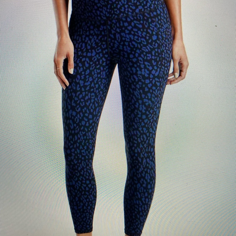 Athleta Salutation Stash Pocket 7/8 Tight
